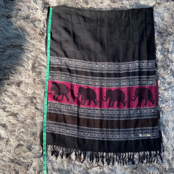 Pashmina women scarf/ wrap black, grey, pink Elephant print. Used. Missing label - Picture 10 of 12